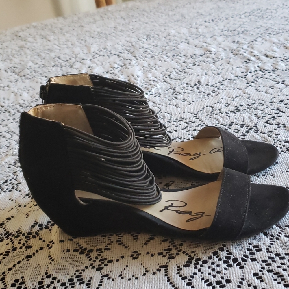 American Rag open toe shoes. - Picture 2 of 6